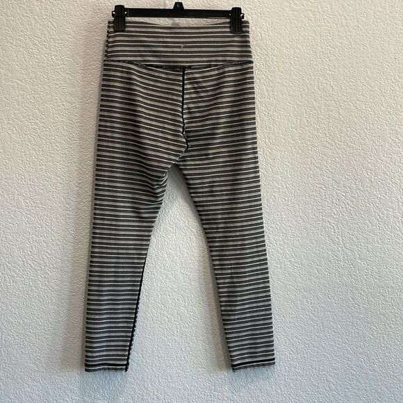 Zyia Active Black White Stripe Aztec Adrenaline 7/8 24" Leggings Size 6-8 - Picture 5 of 9